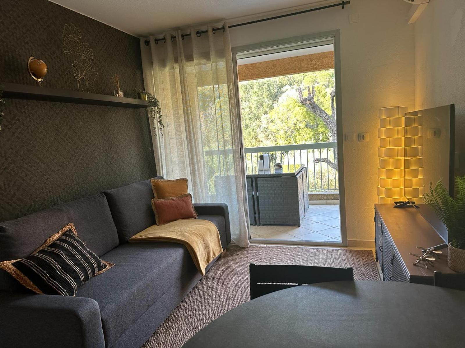 Appartement Residence Santa Barbara Avec Piscine Et A 750M De La Plage Кавалере-сюр-Мер Екстериор снимка