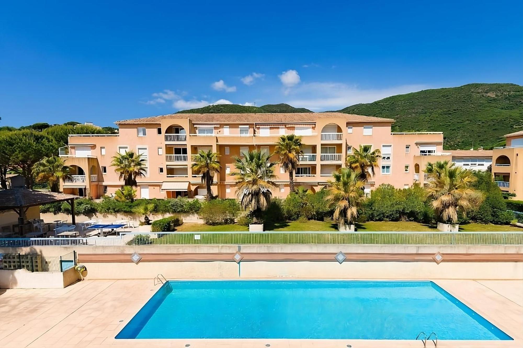 Appartement Residence Santa Barbara Avec Piscine Et A 750M De La Plage Кавалере-сюр-Мер Екстериор снимка